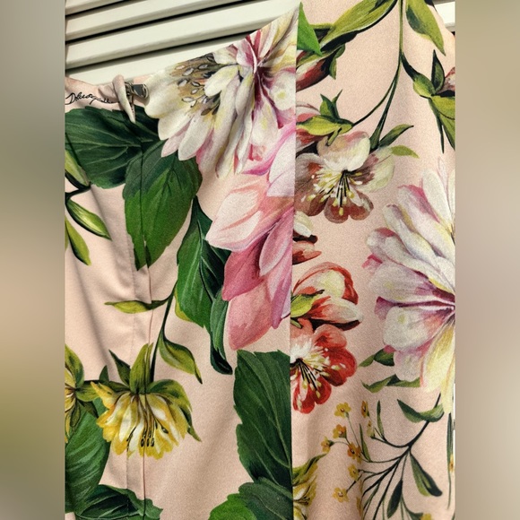 Dolce & Gabbana Charmeuse Floral Top, IT42, Perfect condition - Picture 13 of 16